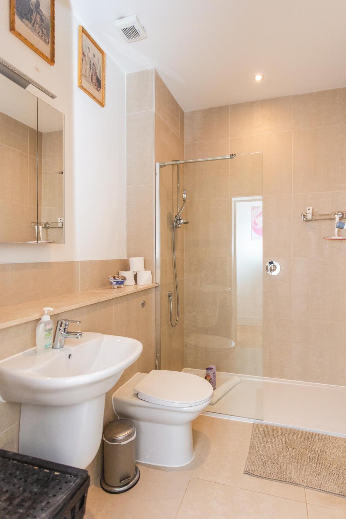 Homely 1 Bedroom Apartment In The Heart Of Vibrant Camden Londra Dış mekan fotoğraf