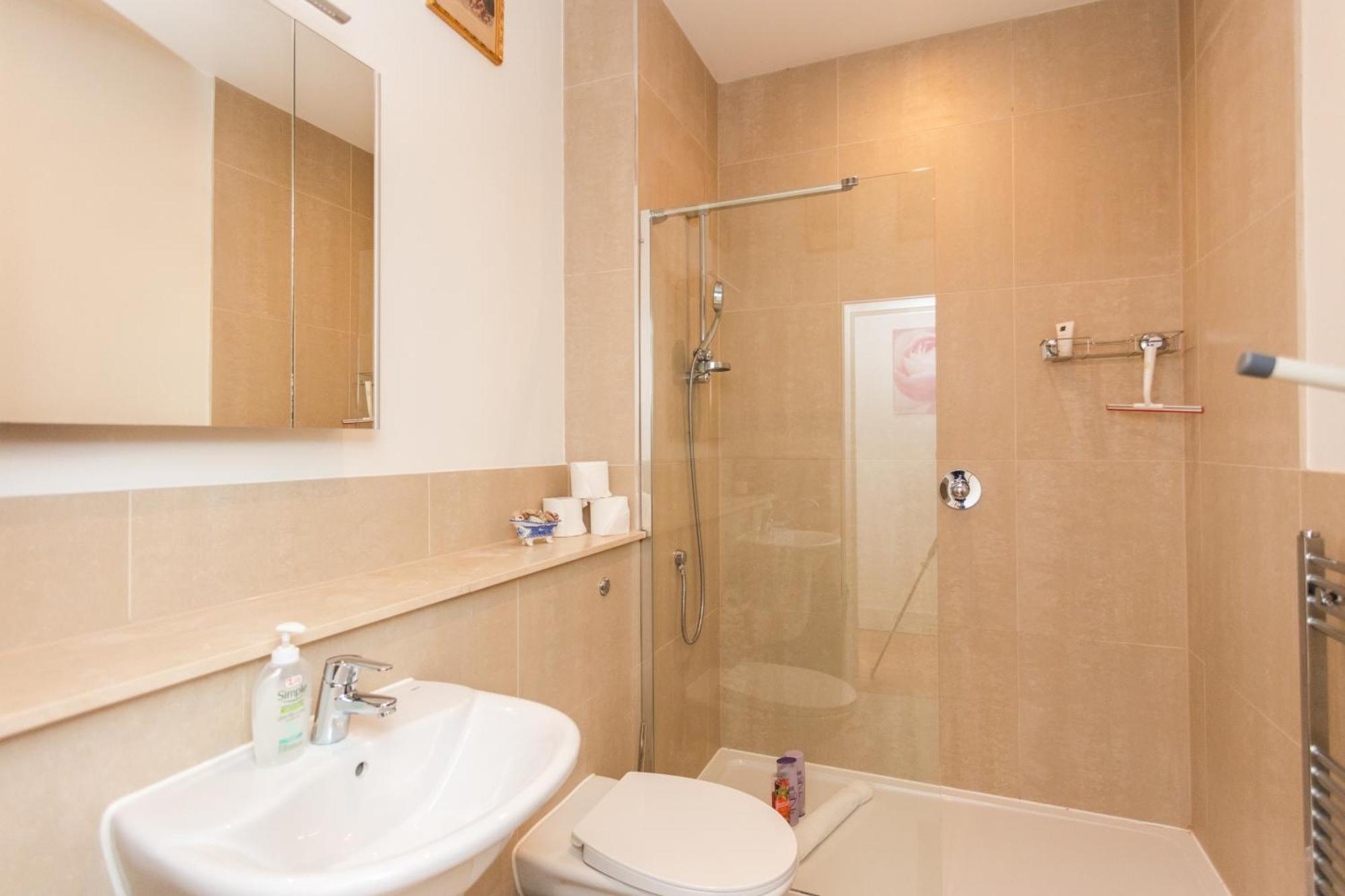 Homely 1 Bedroom Apartment In The Heart Of Vibrant Camden Londra Dış mekan fotoğraf